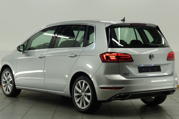 VOLKSWAGEN GOLF SPORTSVAN